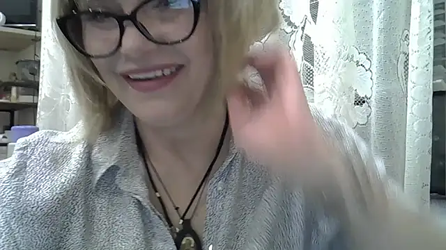 Lia Rayss online show from 04.22.26