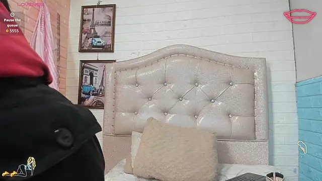 Snapshot of LITTLE-NESSA chatting on 05.07.26 LITTLE-NESSA online show from 05.07.26