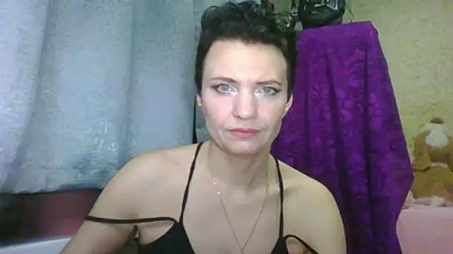 HotMamaQueen234 online show from 03.18.26