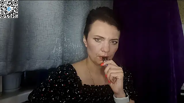 Snapshot of HotMamaQueen234 chatting on 05.16.26 HotMamaQueen234 online show from 05.16.26