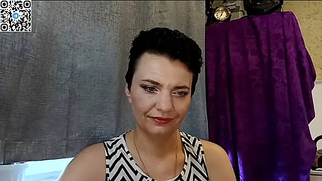 Snapshot of HotMamaQueen234 chatting on 05.22.26 HotMamaQueen234 online show from 05.22.26
