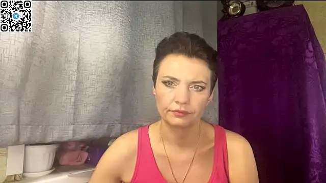 Snapshot of HotMamaQueen234 chatting on 05.27.26 HotMamaQueen234 online show from 05.27.26
