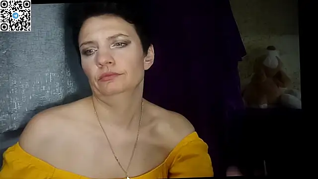 Snapshot of HotMamaQueen234 chatting on 06.15.26 HotMamaQueen234 online show from 06.15.26