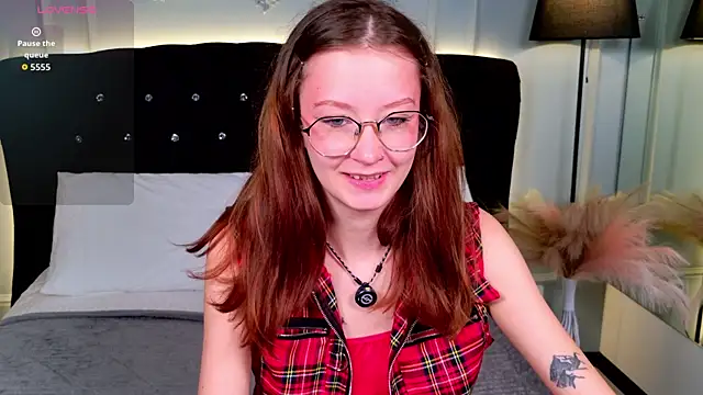 AmelieViolet online show from 06.26.26