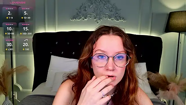 AmelieViolet online show from 07.02.26