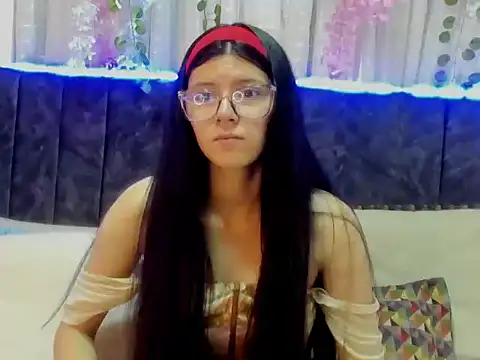 Snapshot of EmiSchwarz chatting on 03.22.26 EmiSchwarz online show from 03.22.26