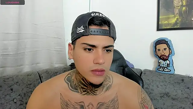Snapshot of sweetlatinoboy chatting on 06.26.26 sweetlatinoboy online show from 06.26.26