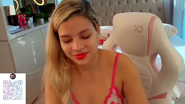 Snapshot of Florence_Ford chatting on 06.15.26 Florence Ford online show from 06.15.26