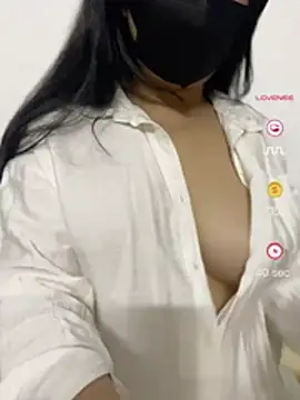 Snapshot of AliceDuong chatting on 05.07.26 AliceDuong online show from 05.07.26
