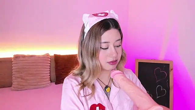 Amber Palmer online show from 07.12.26