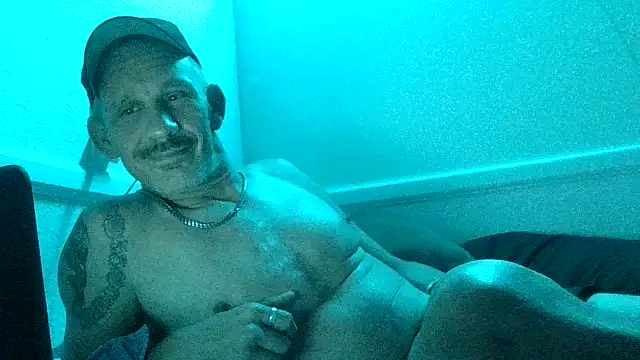 Snapshot of woddy87 chatting on 05.18.26 woddy87 online show from 05.18.26
