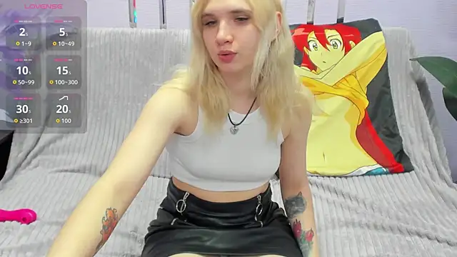 Snapshot of Naomi_Blondie chatting on 03.22.26 Naomi Blondie online show from 03.22.26