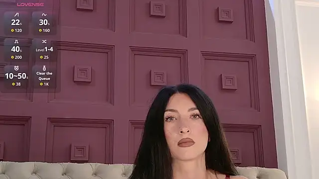 Snapshot of EllieJules chatting on 06.14.26 EllieJules online show from 06.14.26
