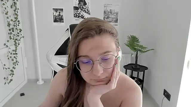 Snapshot of Mia_kristal chatting on 06.24.26 Mia kristal online show from 06.24.26