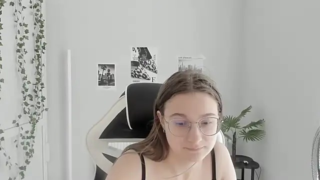 Snapshot of Mia_kristal chatting on 06.26.26 Mia kristal online show from 06.26.26