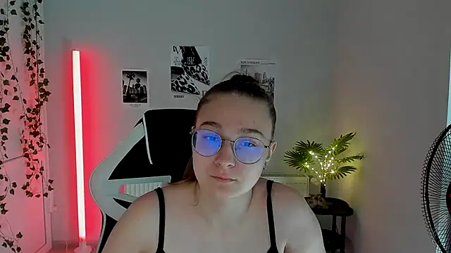 Snapshot of Mia_kristal chatting on 07.14.26 Mia kristal online show from 07.14.26