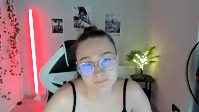 Snapshot of Mia_kristal chatting on 07.14.26 Mia kristal online show from 07.14.26