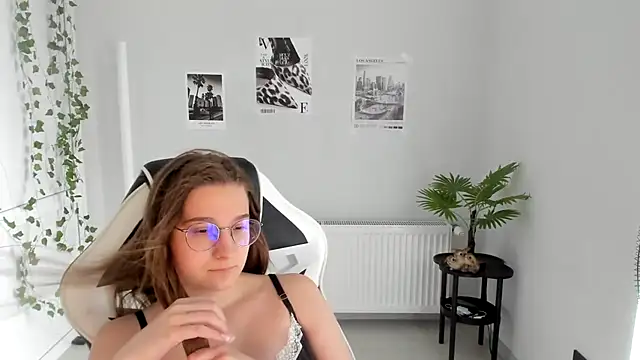 Snapshot of Mia_kristal chatting on 07.21.26 Mia kristal online show from 07.21.26