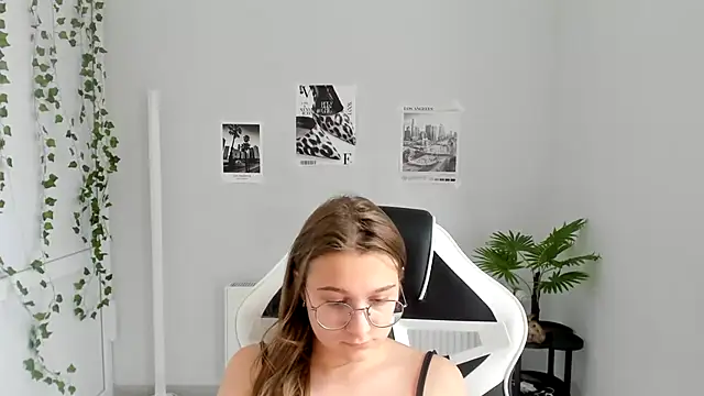 Snapshot of Mia_kristal chatting on 07.25.26 Mia kristal online show from 07.25.26