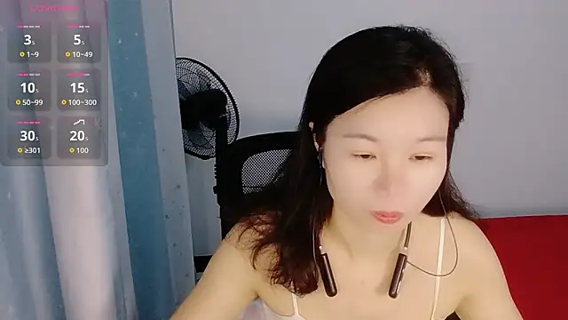 Snapshot of Lianzi-2026 chatting on 04.18.26 Lianzi-2026 online show from 04.18.26