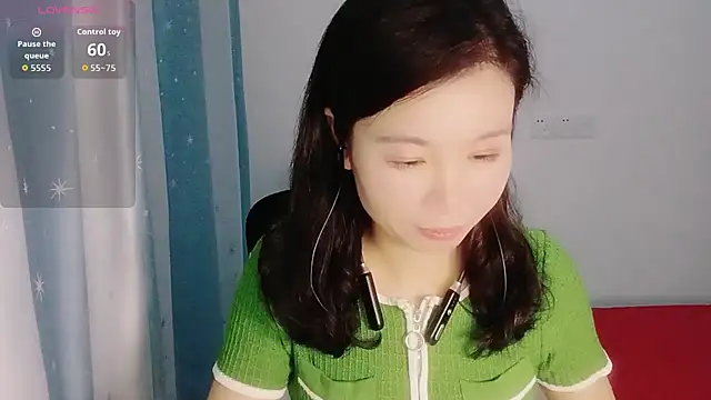 Snapshot of Lianzi-2026 chatting on 04.27.26 Lianzi-2026 online show from 04.27.26