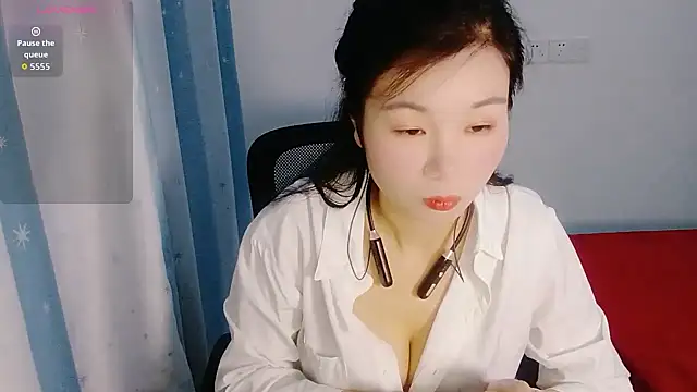 Snapshot of Lianzi-2026 chatting on 05.01.26 Lianzi-2026 online show from 05.01.26