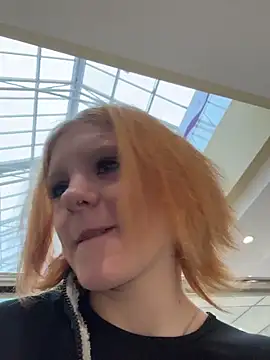 Snapshot of NinaParri chatting on 04.19.26 NinaParri online show from 04.19.26