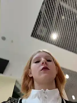 Snapshot of NinaParri chatting on 04.27.26 NinaParri online show from 04.27.26