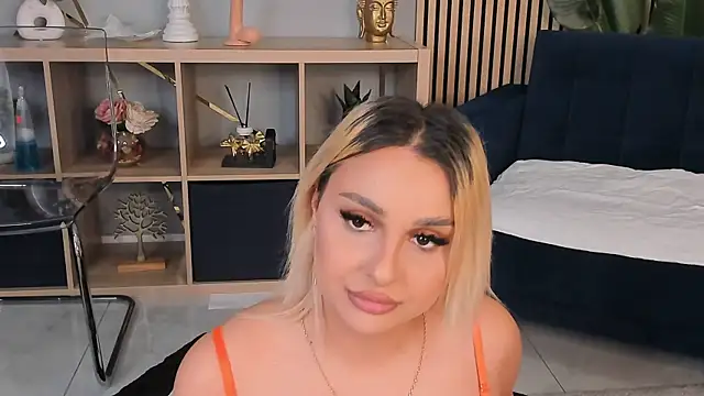 Snapshot of CurvyyVanessa chatting on 05.11.26 CurvyyVanessa online show from 05.11.26