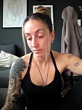 Snapshot of NicoleKaiser chatting on 03.27.26 NicoleKaiser online show from 03.27.26