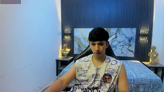 Snapshot of AdrianFranko chatting on 05.27.26 AdrianFranko online show from 05.27.26