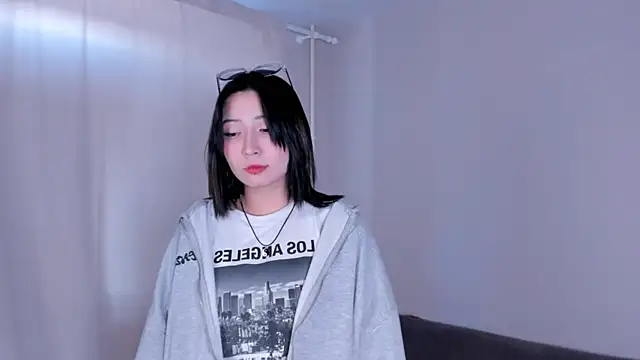 emi okado online show from 03.19.26