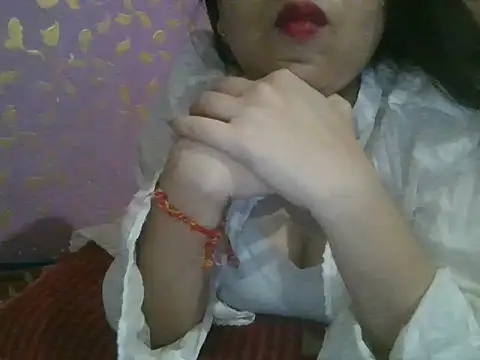 Snapshot of Qween_Seelu chatting on 07.27.26 Qween Seelu online show from 07.27.26