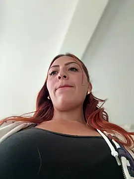 Snapshot of Queen_Scatlett chatting on 05.19.26 Queen Scatlett online show from 05.19.26