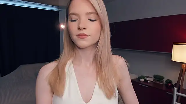 Snapshot of DelmaLasky chatting on 05.20.26 DelmaLasky online show from 05.20.26