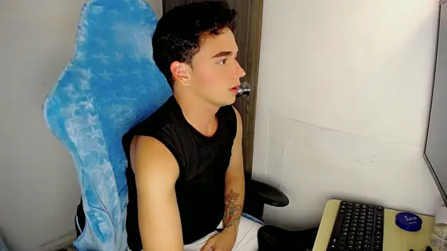 Snapshot of Mathias_twinkk chatting on 03.29.26 Mathias twinkk online show from 03.29.26
