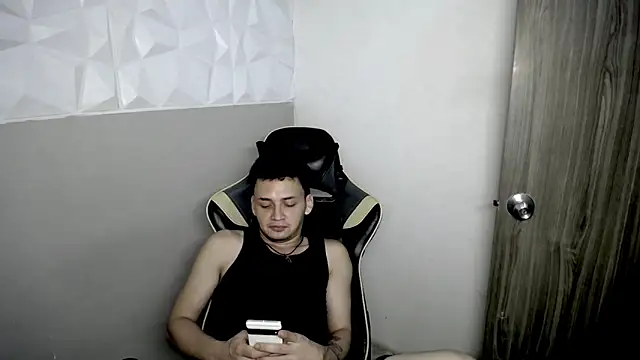 Snapshot of Mathias_twinkk chatting on 04.15.26 Mathias twinkk online show from 04.15.26