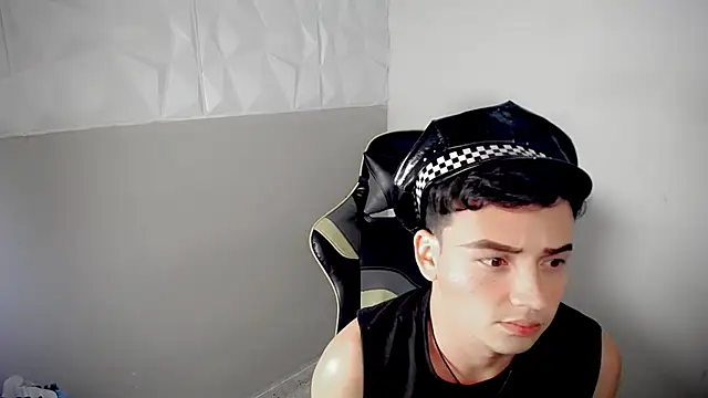 Snapshot of Mathias_twinkk chatting on 04.15.26 Mathias twinkk online show from 04.15.26