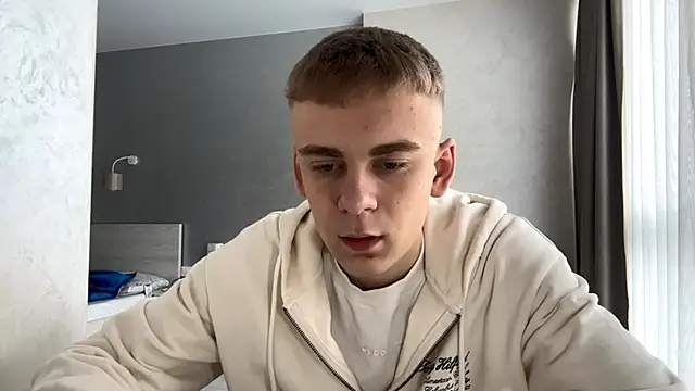 Snapshot of SoloFury chatting on 04.09.26 SoloFury online show from 04.09.26