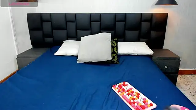 Zoee Miller  online show from 04.08.26