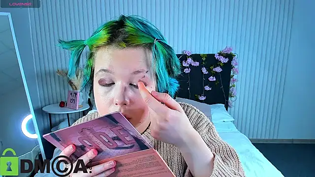 Snapshot of LittleKittenStar chatting on 03.25.26 LittleKittenStar online show from 03.25.26