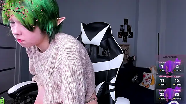 Snapshot of LittleKittenStar chatting on 04.09.26 LittleKittenStar online show from 04.09.26