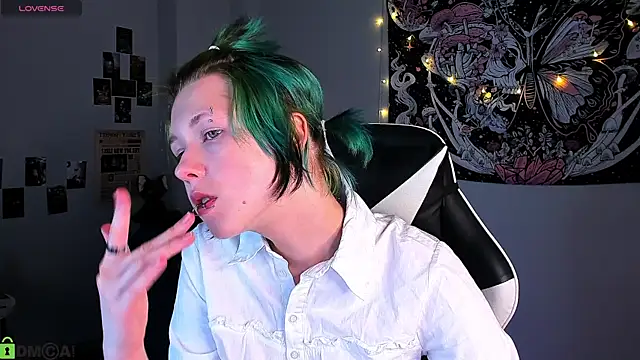 Snapshot of LittleKittenStar chatting on 04.16.26 LittleKittenStar online show from 04.16.26