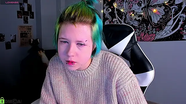 Snapshot of LittleKittenStar chatting on 04.19.26 LittleKittenStar online show from 04.19.26