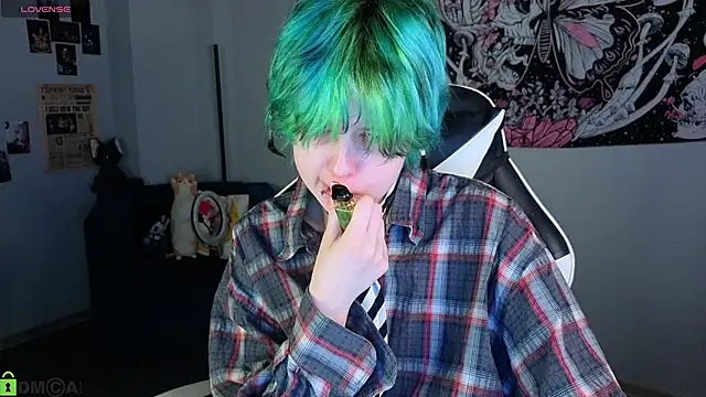 Snapshot of LittleKittenStar chatting on 04.28.26 LittleKittenStar online show from 04.28.26