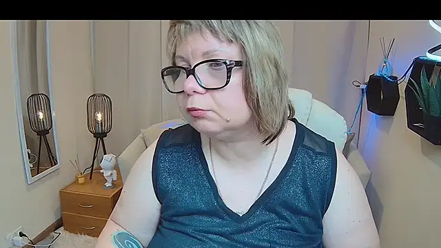 Snapshot of BonnnyBoobsy chatting on 05.17.26 BonnnyBoobsy online show from 05.17.26
