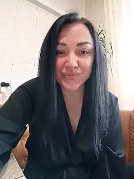 Snapshot of Elsie-Nora chatting on 04.15.26 Elsie-Nora online show from 04.15.26