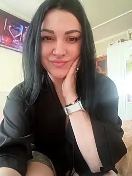Snapshot of Elsie-Nora chatting on 04.28.26 Elsie-Nora online show from 04.28.26