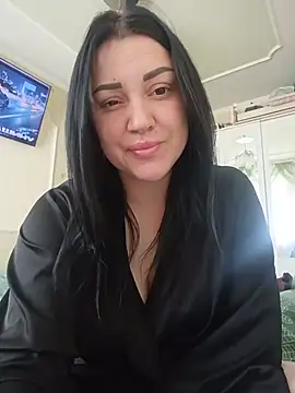 Snapshot of Elsie-Nora chatting on 05.28.26 Elsie-Nora online show from 05.28.26