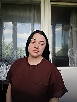 Snapshot of Elsie-Nora chatting on 06.19.26 Elsie-Nora online show from 06.19.26